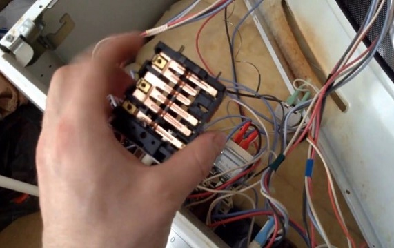 neispraven perekluchatel elektroplita